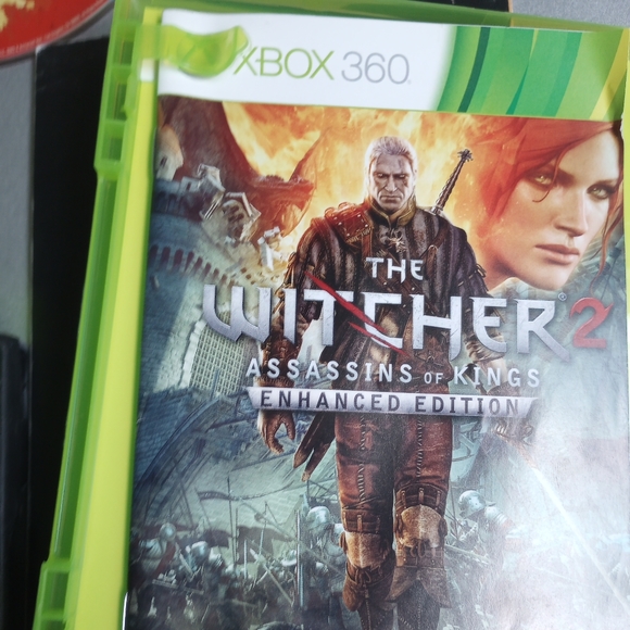 The witcher 2 Xbox with enhanced edition instruction manual, map, and discs - Picture 1 of 6